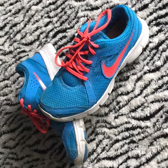 Nike Blue Shoes 😻 - Picture 2 of 5